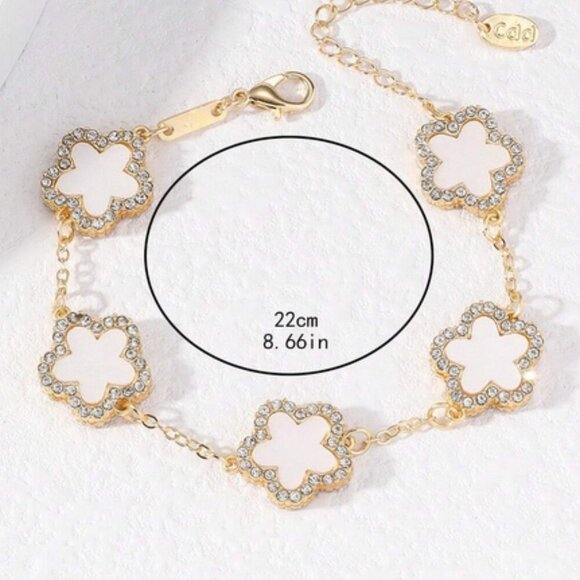 Elegant  Five-Leaf Clover Cubic Zirconia bracelet - Picture 3 of 4